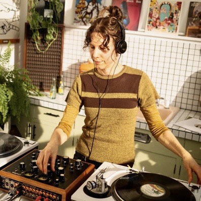 Deejay Marvelette Spins Intoxicating Sounds!